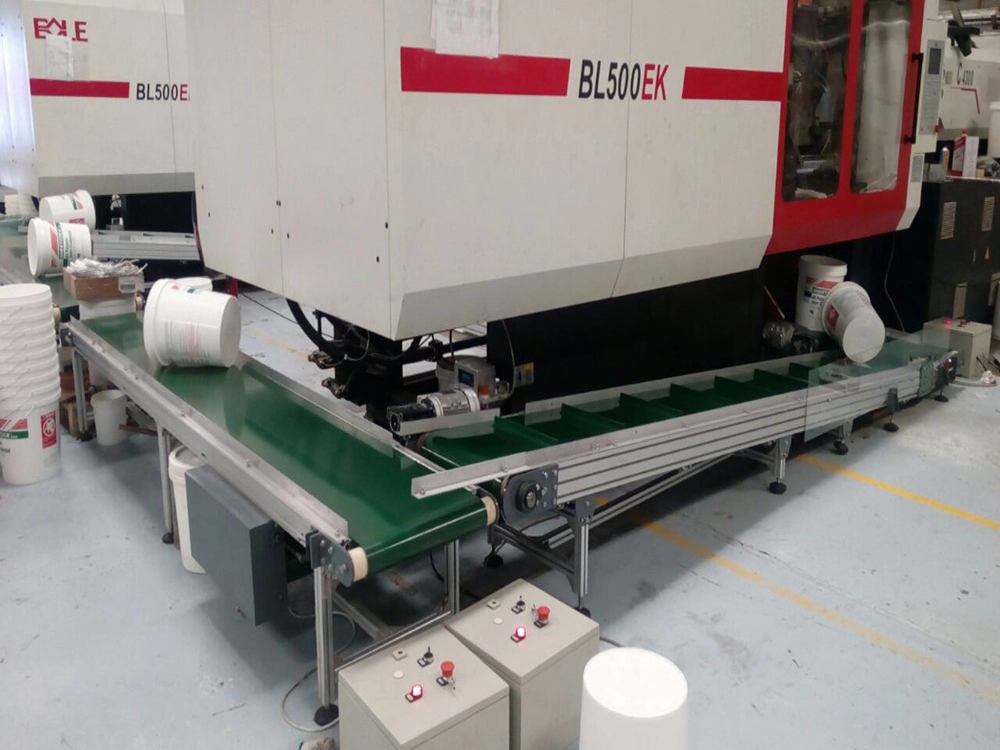 Light Duty Aluminum PVC Belt Conveyor with baffles 1