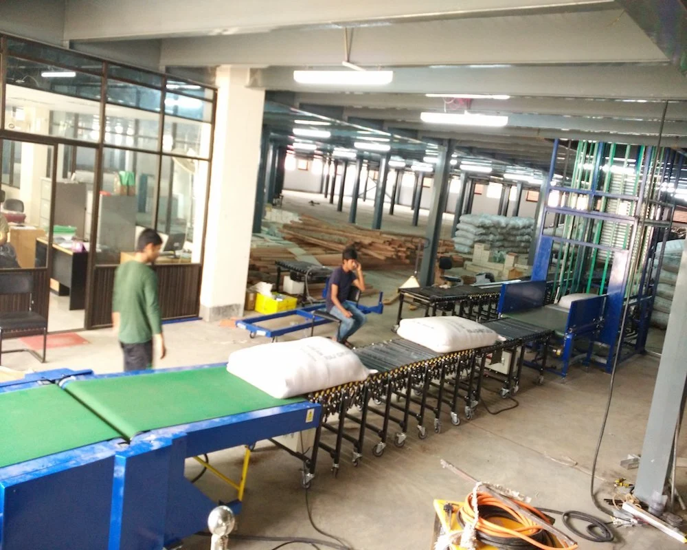 Wholesale Z Type Vertical Lifting Conveyor 1