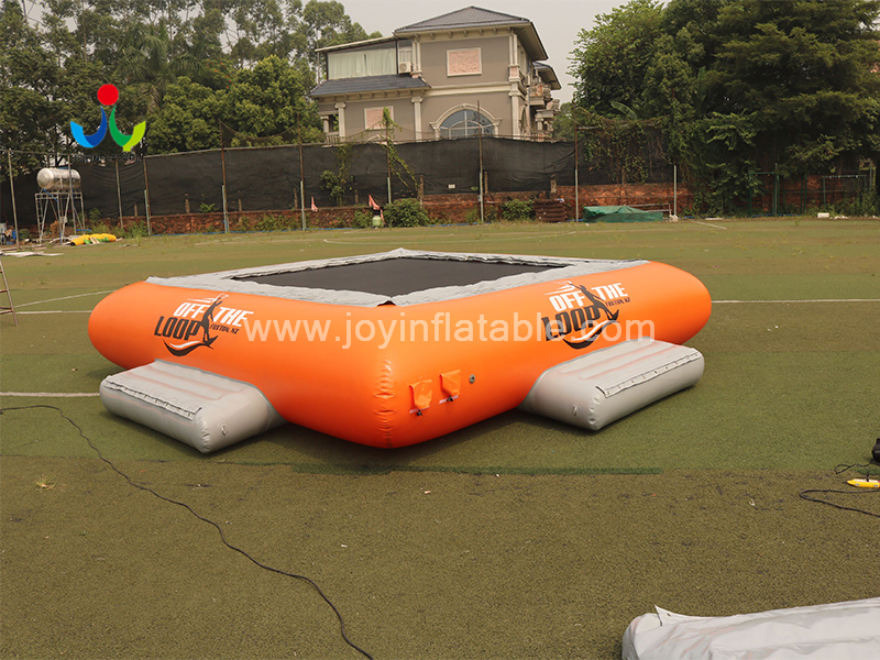 Trampolín acuático inflable flotante Aqua Jump en venta. Video.