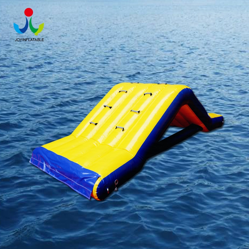 Obstacle flottant gonflable 1