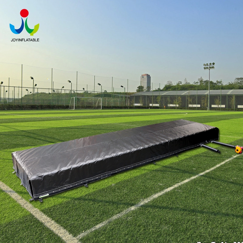 Inflatable Stunt Jumping Pillow with Platform 1