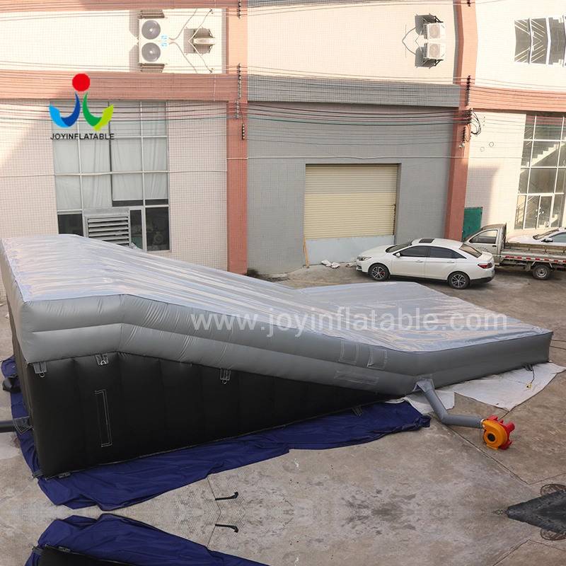 Custom Extreme Sport Inflatable Skiing Jump Stunt Ramp Air Bag 1