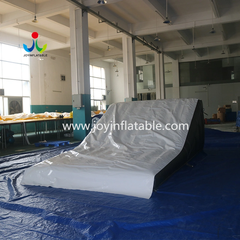 Inflatable Landing Air Bag For Backyard Bike Training 1