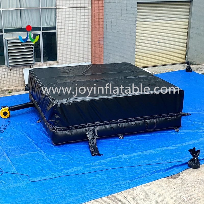 Inflatable Soft landing mattress For Safety Landing 1
