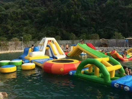 Grand parc aquatique gonflable