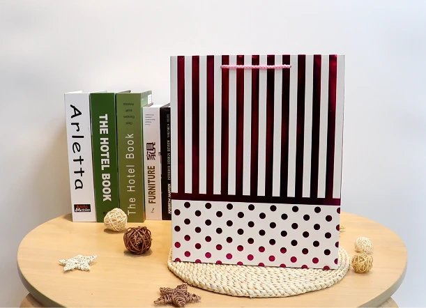 Wholesale Cheap Custom Design everyday paper gift bags 1