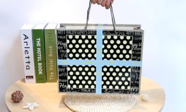 Sac en papier de Shopping avec Logo personnalisé imprimé, emballage de chaussures pour vêtements, sac en papier cadeau bon marché 1