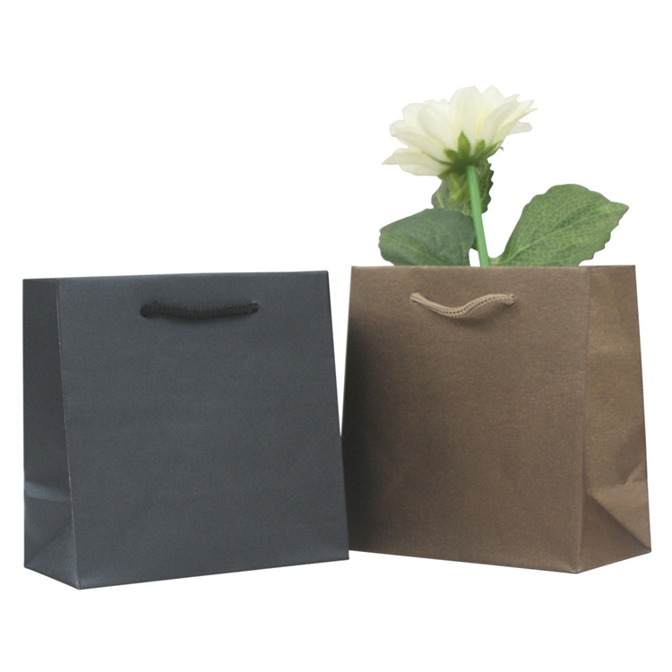 Customized recyclable kraft paper bag solid color kraft paper gift packing bag 2