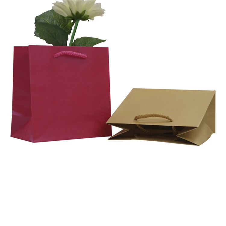 Wholesale kraft paper bag,creative gift packing natural kraft paper bag with handle 1