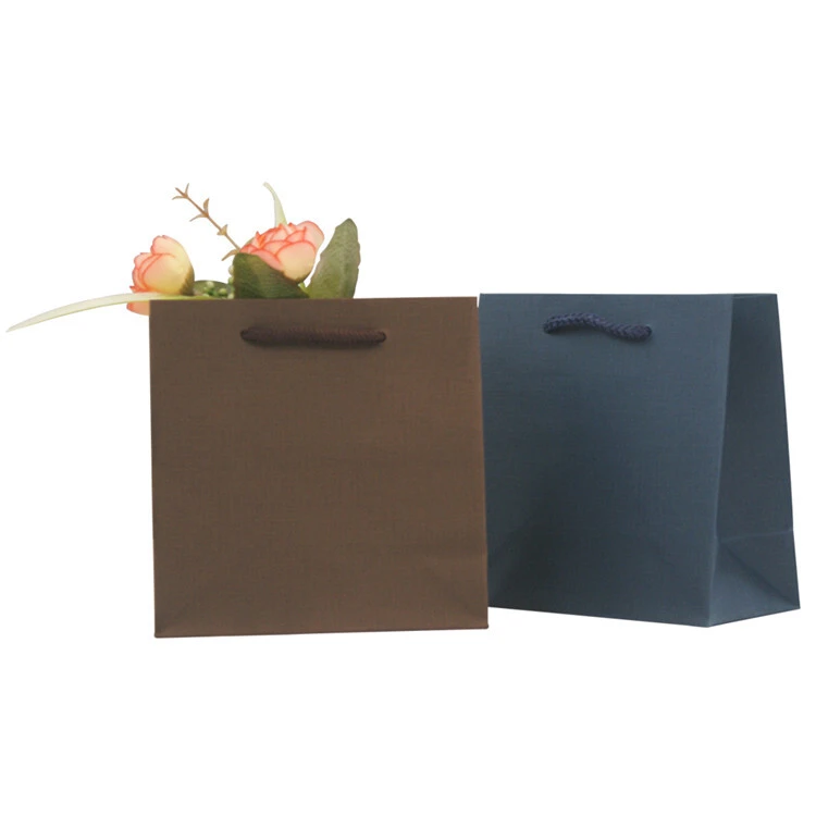 2019 Customized thin dark color kraft shopping cloth paper bag with handles 1