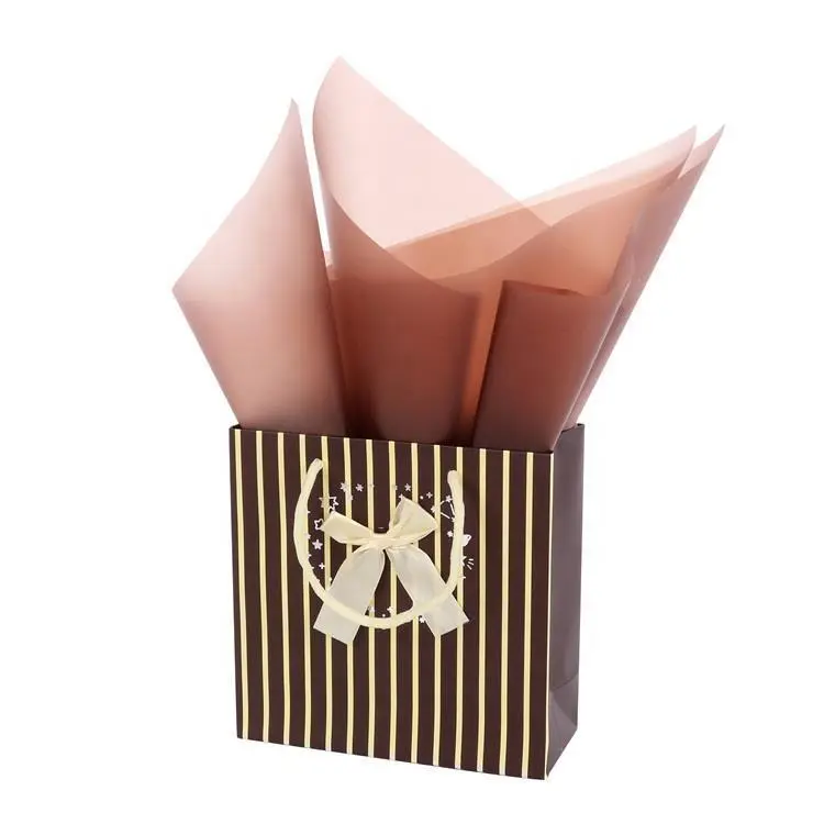 High-quality Special Design Portable Christmas Kraft Shopping Paper Bags With Handle 2
