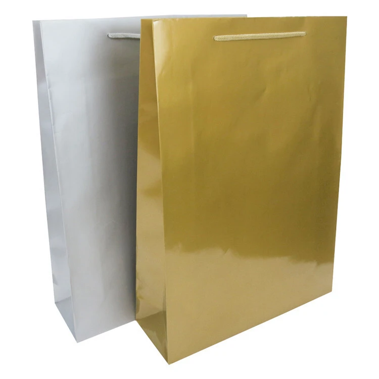 Sac en papier kraft avec poignée, film brillant et muet de haute qualité, or et argent, vente en gros, 2019 1