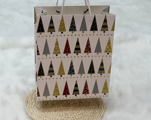 Bolsa de papel resistente que brilla del árbol de navidad al por mayor del fabricante con la manija 1