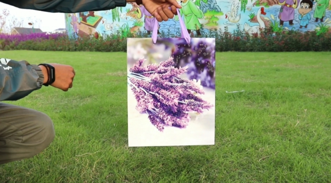 Produttore all'ingrosso sacchetto di carta regalo lucido lavanda avorio personalizzato con manico 1