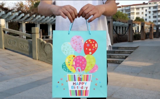 Hot Selling Colorful Cartoon Balloon Birthday Gift Paper Bag With Handle 1