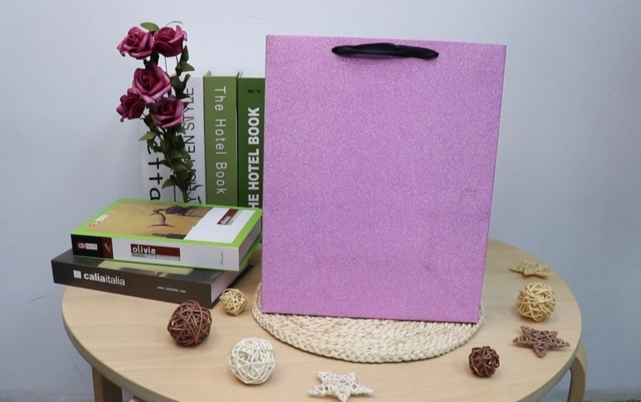 Hot Selling Custom Luxury Shining Glittering Lamination Gift Shopping Paper Bag With Handle 1