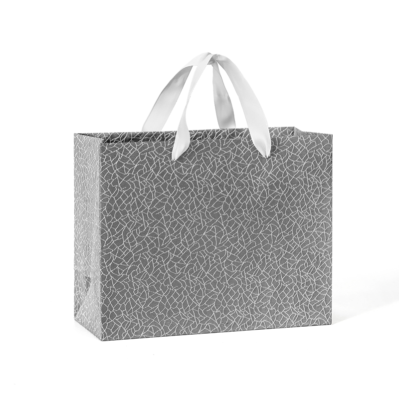 Bolsa de papel gris de lujo plegable hecha a mano al por mayor del regalo con la manija del grosgrain 1