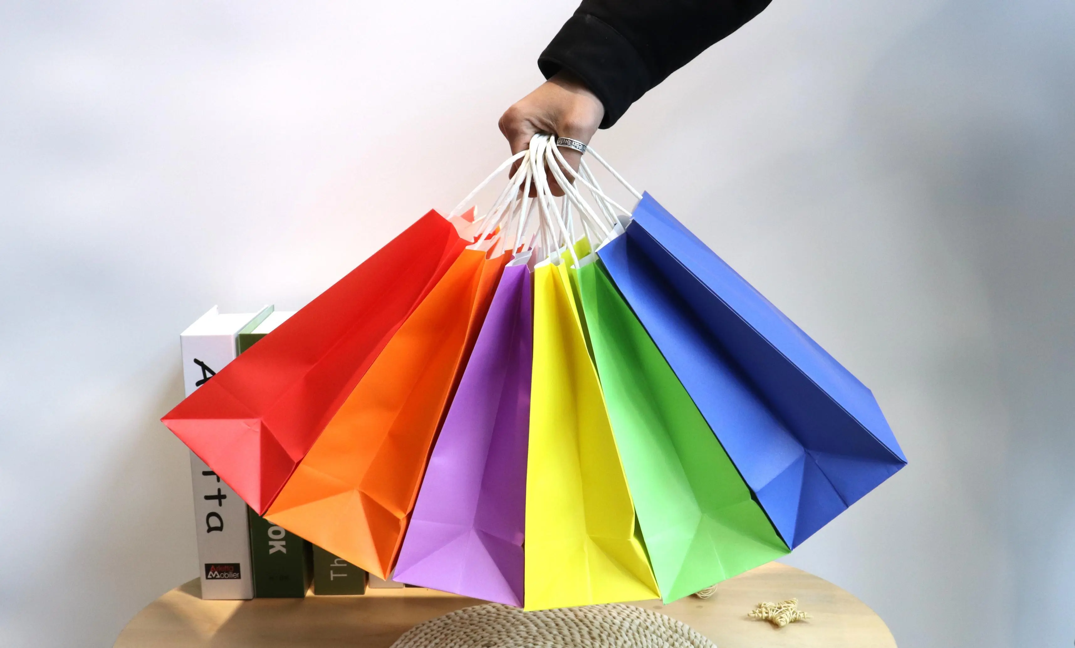 Sac d'emballage de poignée en papier kraft artisanal avec logo personnalisé 1