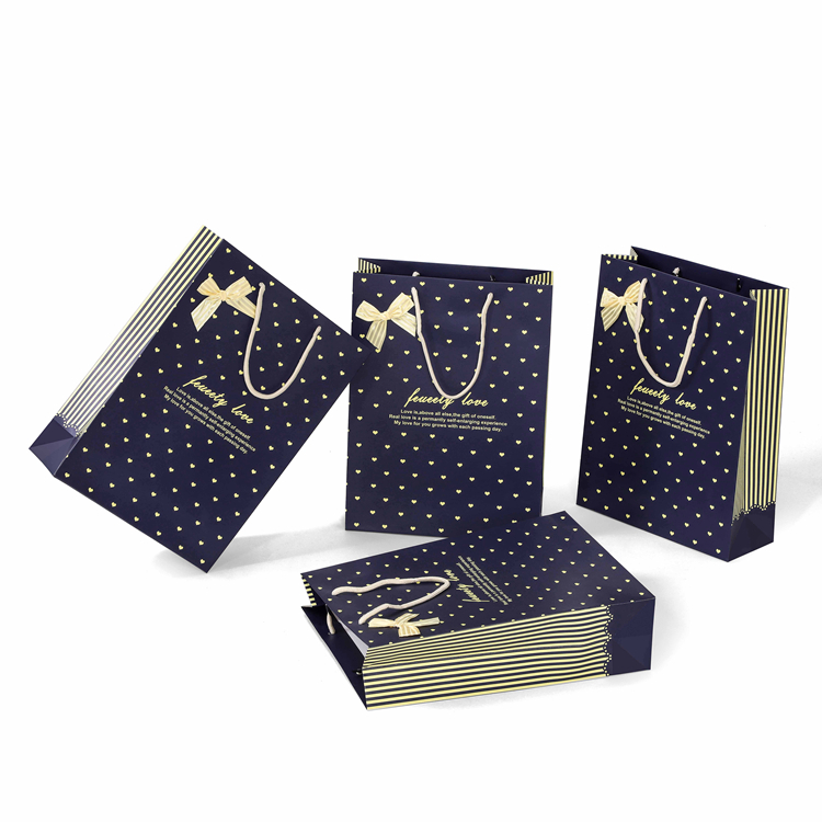 Bolsa de papel de regalo laminada mate marfil de calidad 210g con pajarita 1