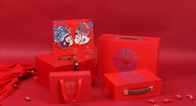 Boîte de papier de cadeau de mariage de Style rouge chinois de marquage à chaud personnalisé de haute qualité en gros avec poignée 1
