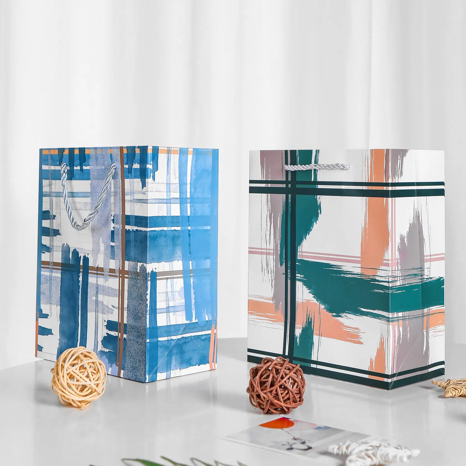 piccolo fornitore di sacchetti regalo bianchi per confezioni regalo 3