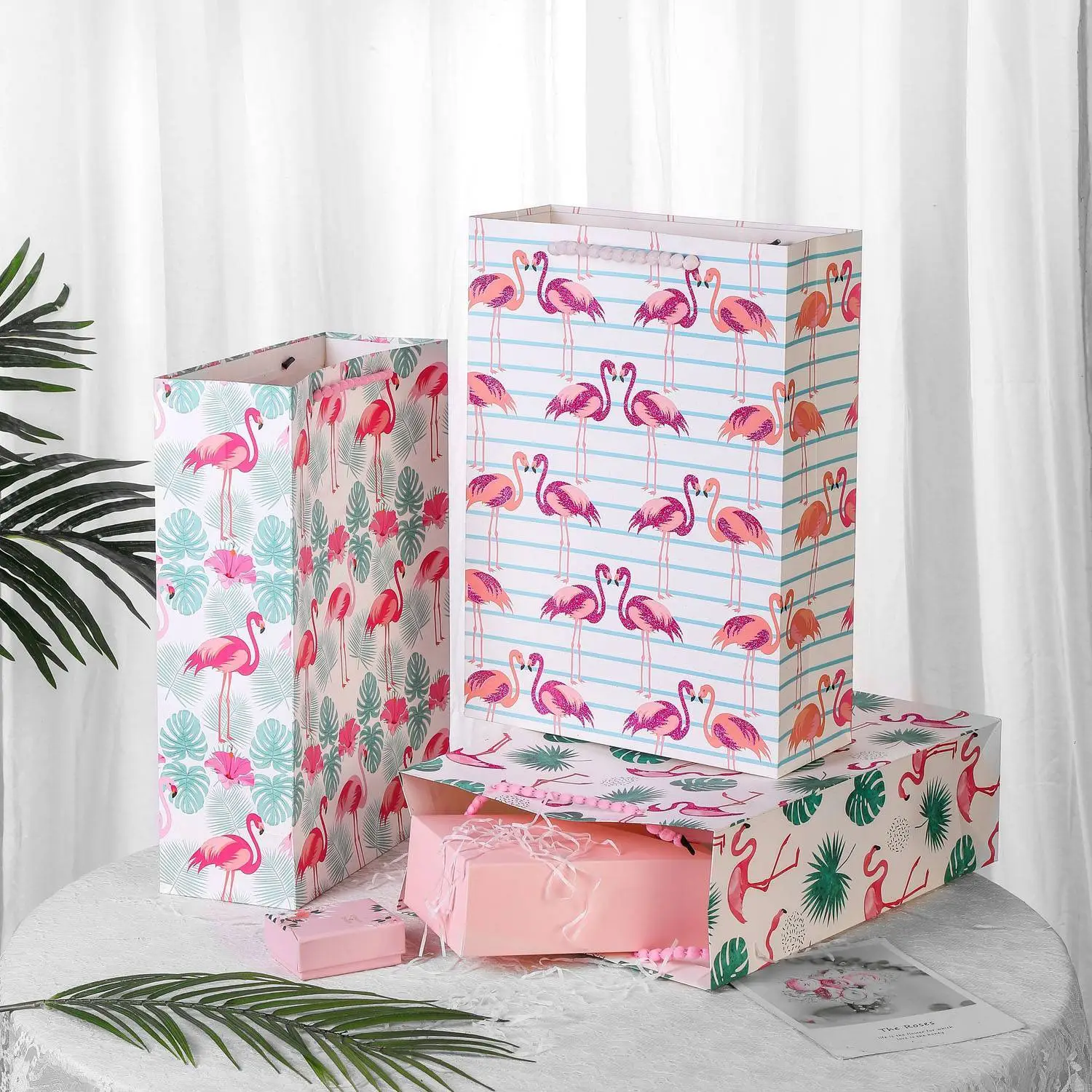 High quality hot sale pink birds paper bag with Glittering Flamingo 1