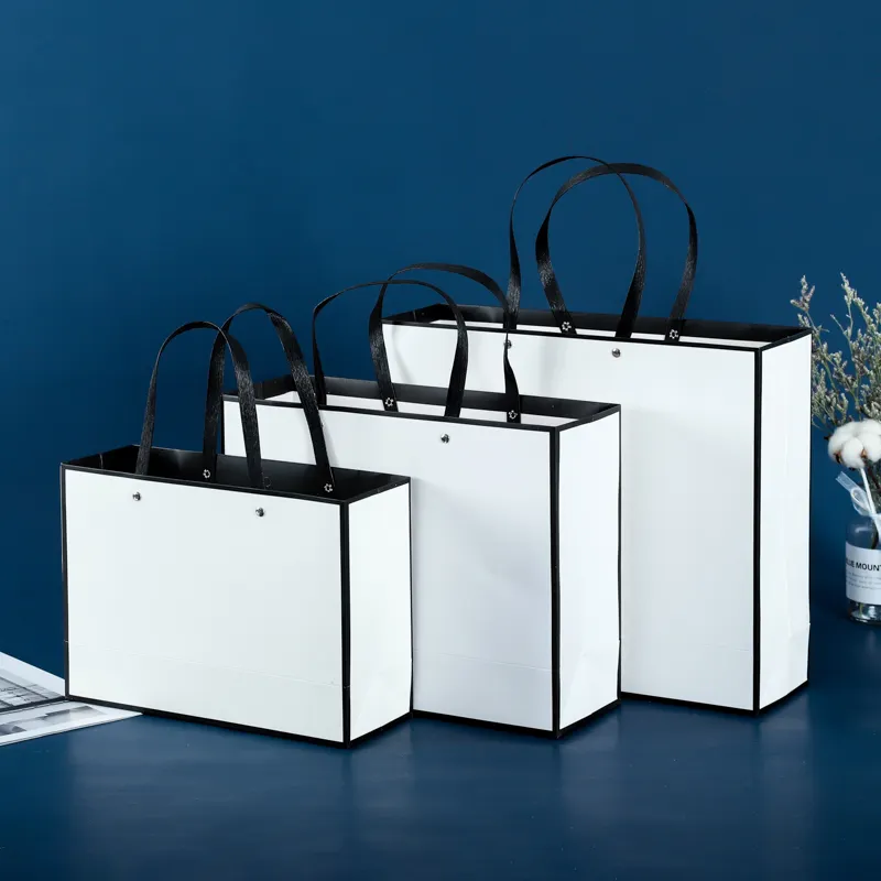 Yiwu Jialan Package Co., Ltd azienda di sacchetti regalo economici per l'imballaggio di regali di compleanno 5