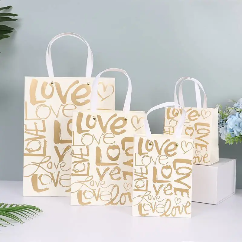 Hot Stamping Love Printing Paper Bags Manufacturer Wholesale Valentine's day Gift Bags 1