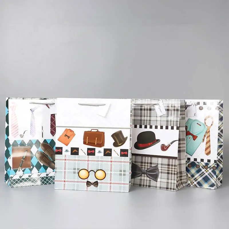 Fashionable factory price coated paper shopping bags with customized Logo 1