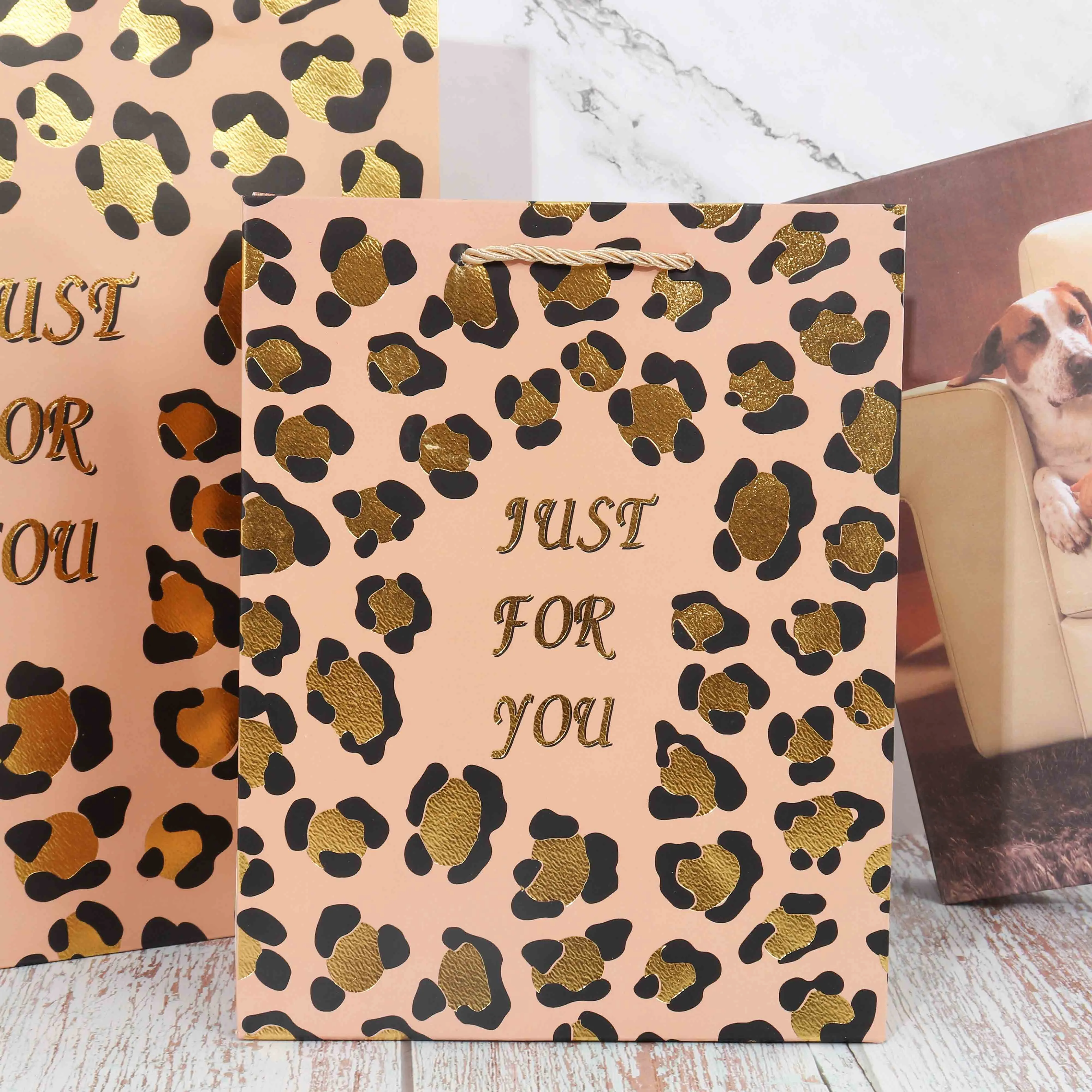 Wholesale Luxury  Gift Shopping Paper Bag with Gold Hot Stamping Printing 1