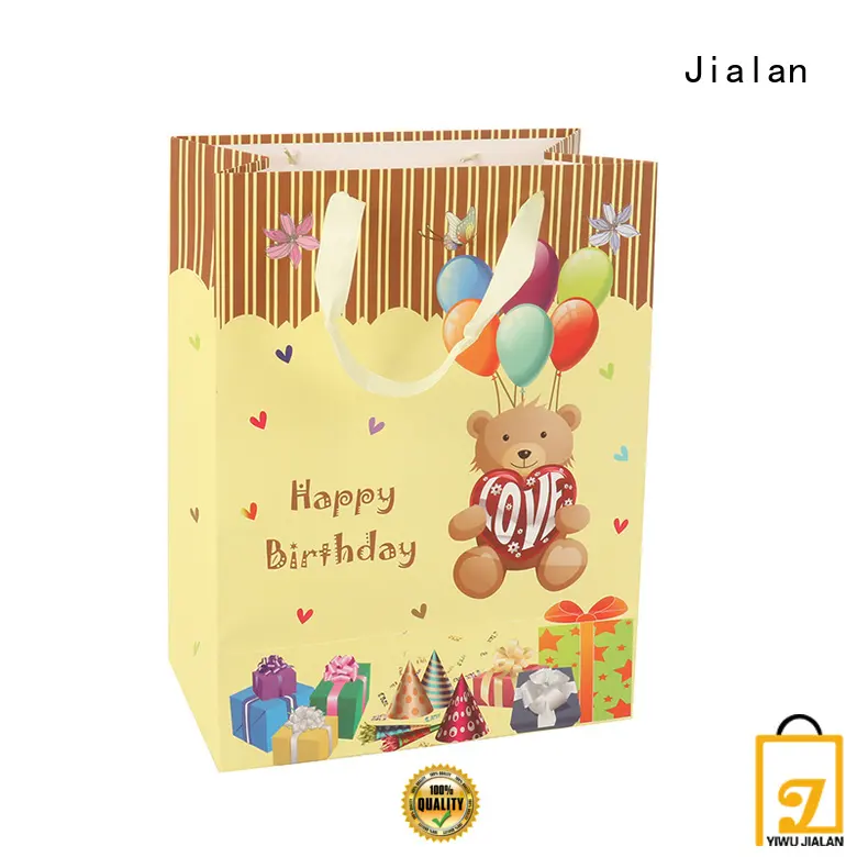 Bolsas de papel personalizadas ideales para empacar regalos navideños. Jialan 1