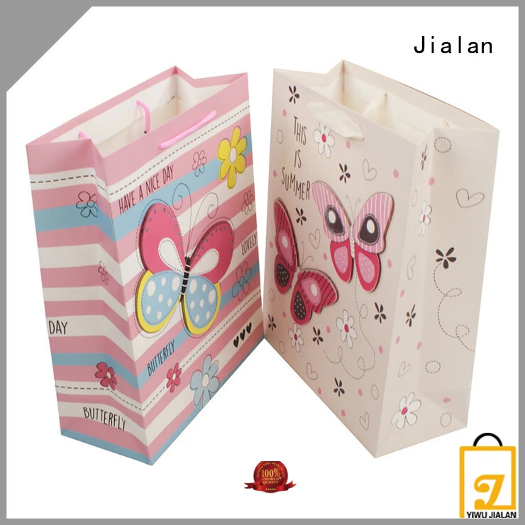 Bolsas de papel ecológicas muy útiles para empacar regalos 1