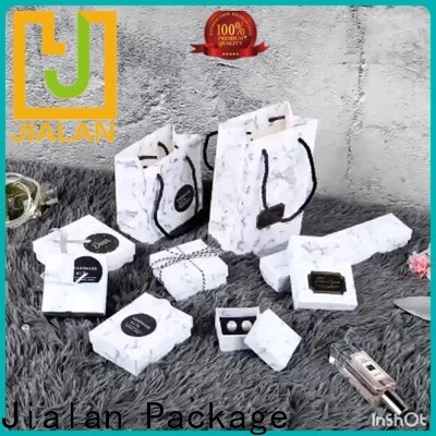 Jialan Fabricant de sacs-cadeaux bon marché de haute qualité pour l'emballage de cadeaux de vacances 1