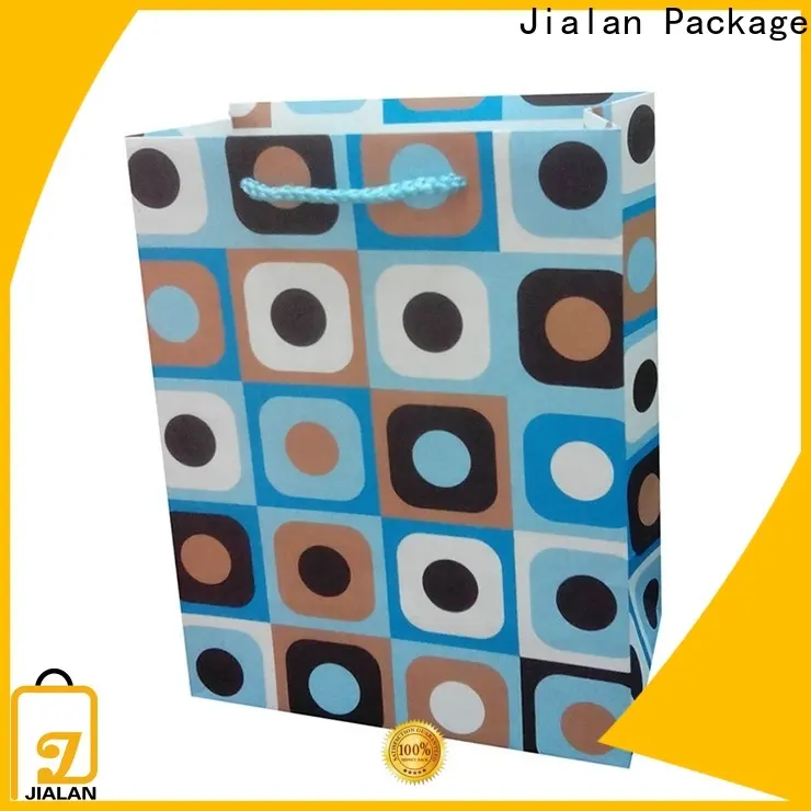 petit vendeur de sacs-cadeaux en papier personnalisés pour emballer des cadeaux 1