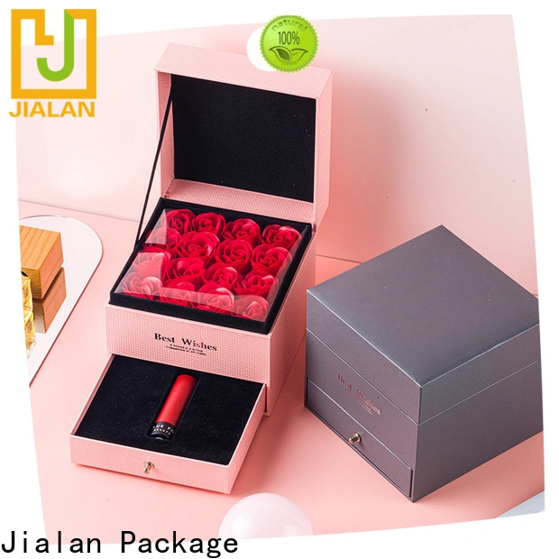 Yiwu Jialan Package Co., Ltd fornitura di sacchetti di carta marrone per l'imballaggio di regali di festa 1