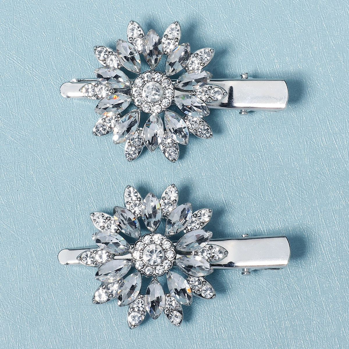 Versatile Everyday Fashion Side Bangs Clip with Luxurious Rhinestone Flower Metal Hairpin 1