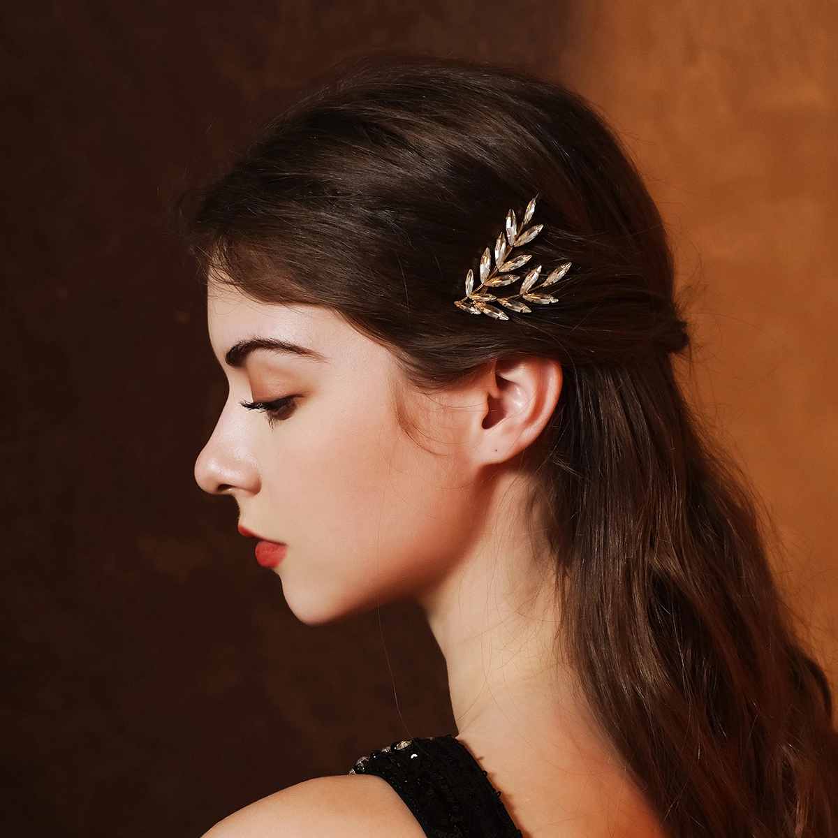 New Stylish Vintage Hair Accessory Wholesale Exquisite Rhinestone Leaf Hair Clip For Women 1