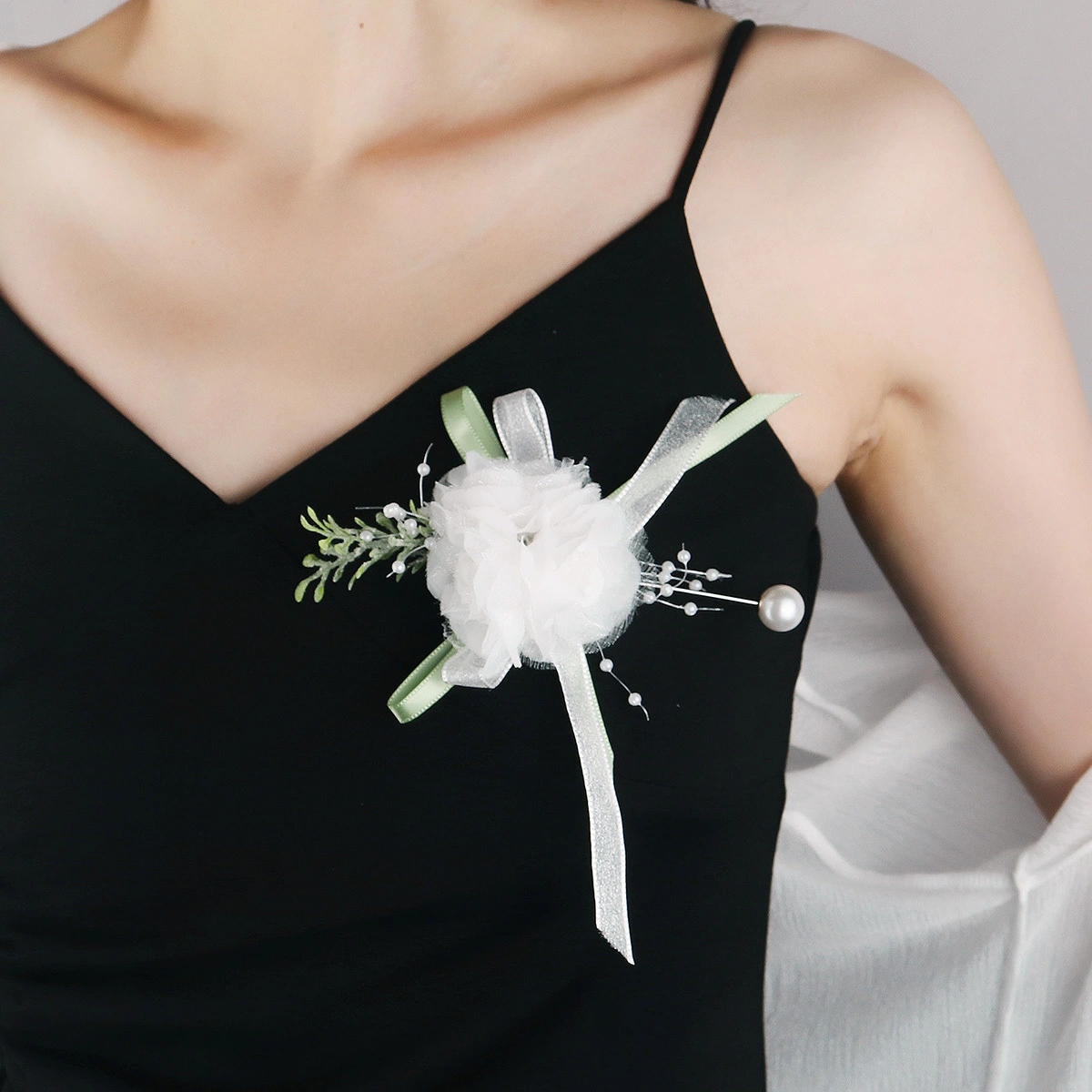 Elegant Lady Three White Fabric Flowers Brooch European and American Bride Bridesmaid Wedding Handmade Accessories 1