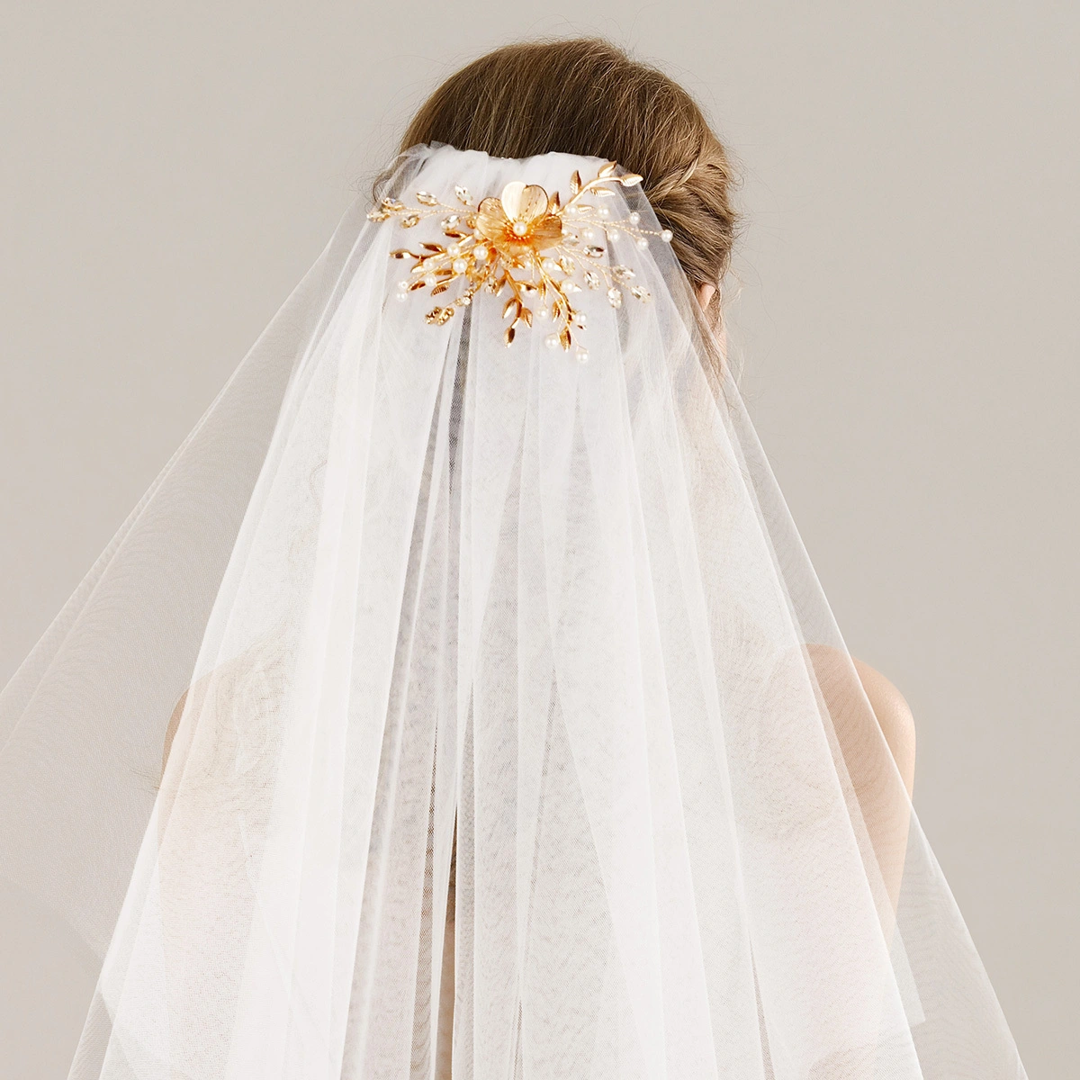 Exquisite Metal Flower White Veil Comb Bridal Headpiece Wedding Proposal Photography Prop For Ladies 1
