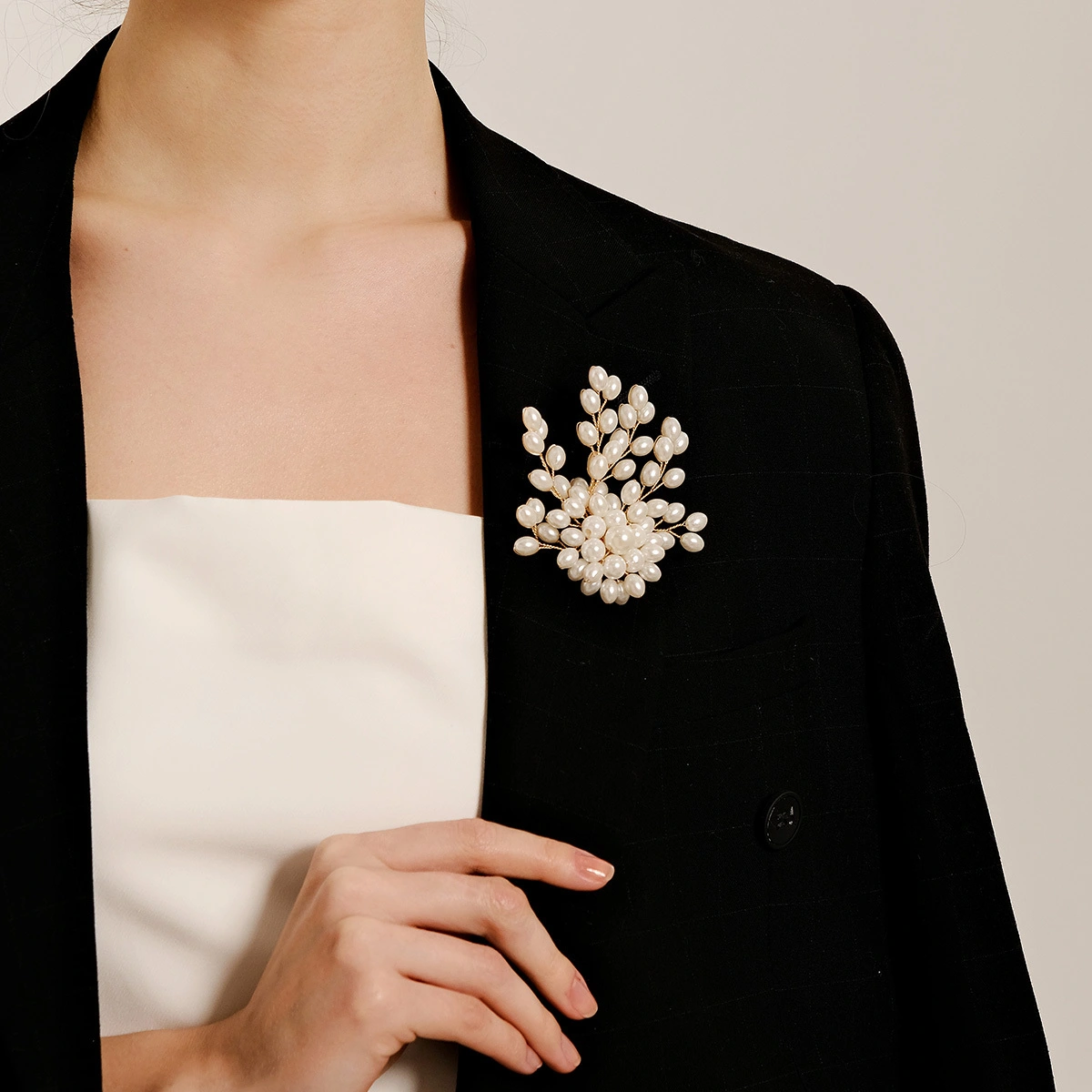 Delicate Luxury Imitation Pearl Brooch Fashion Bridal Wedding Accessories Daily Simple Women Jewelry 1