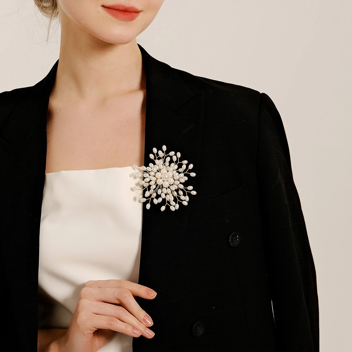 New Trendy Jewelry Handmade Imitation Pearl Flower Brooch Elegant Lady's Daily Accessories 1