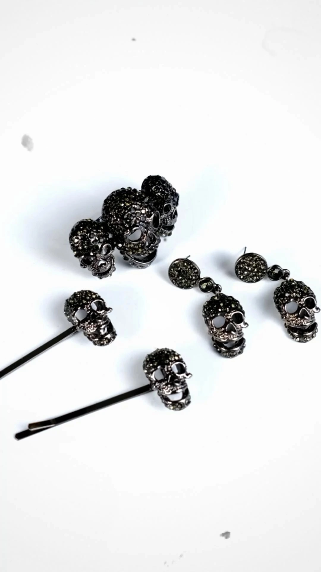 European American Halloween Jewelry Set Fashion Ring Earrings and Hair Clip Black Skull Accessories 3 Pcs/Set 1