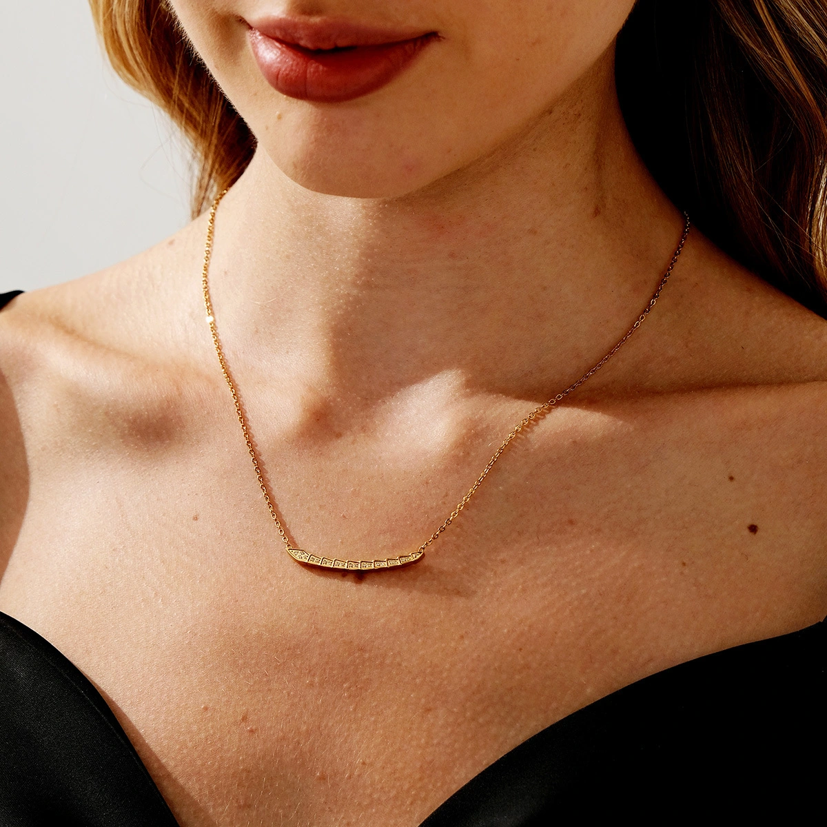 Collar de acero inoxidable con colgante de circonita de estilo europeo y americano con cadena de clavícula minimalista de nuevo estilo 1