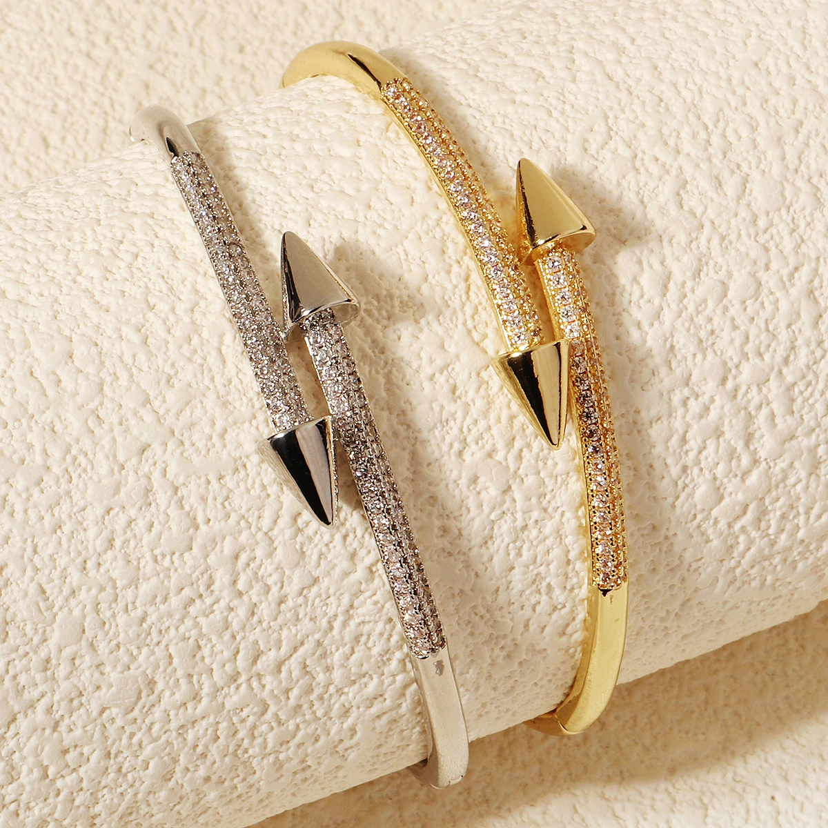 Nuevo estilo de moda de lujo de cobre y circonita, joyería de diseño geométrico simple para mujer, pulsera, regalo de cumpleaños, accesorio nupcial 1