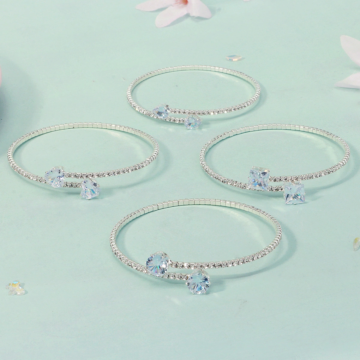 Joyería de mano versátil de uso diario, pulsera elástica abierta de moda sencilla con exquisito brazalete de diamantes de imitación de circonita brillante 1