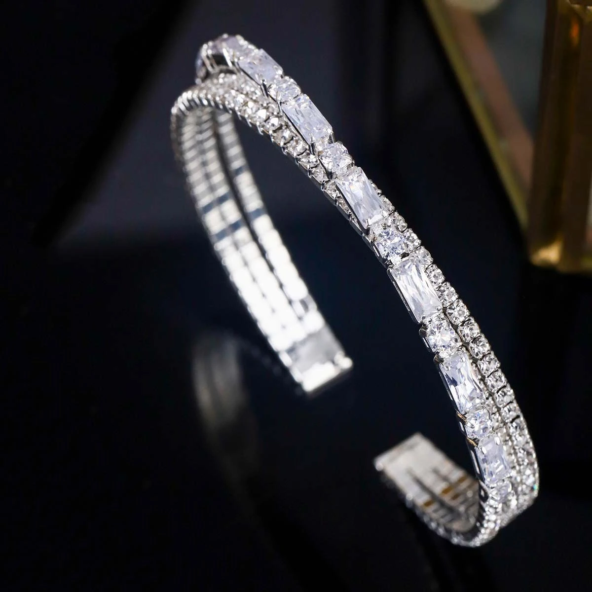 Nueva pulsera fina versátil de uso diario, pulsera elástica de moda, pulsera ligera de lujo con brillantes diamantes de imitación 1