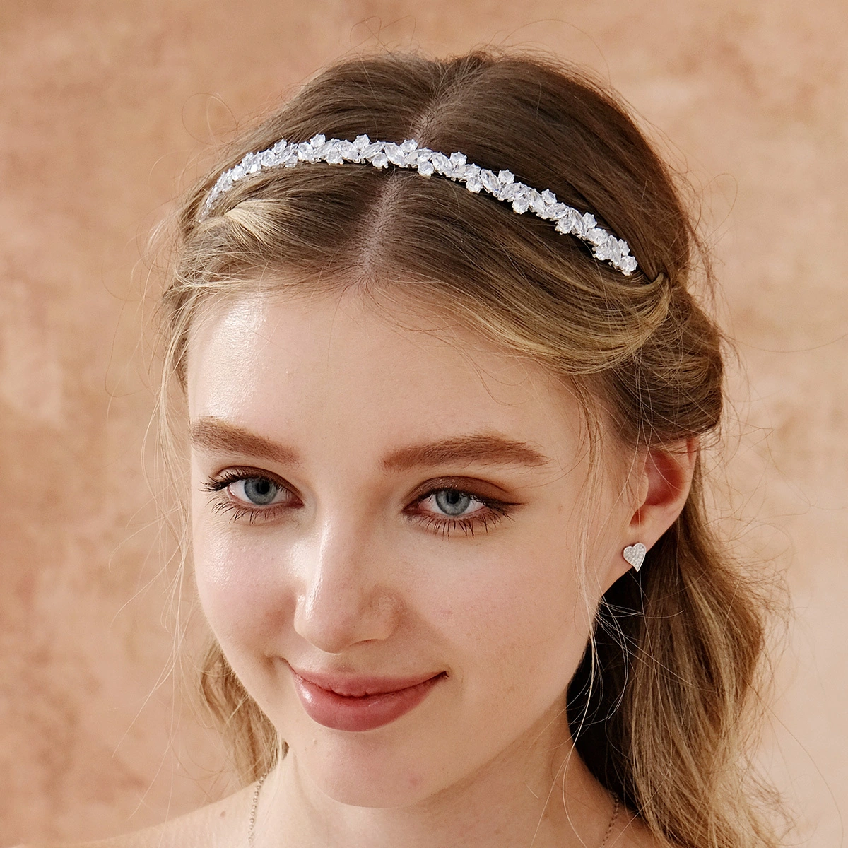 Diadema de lujo ligera y brillante con circonitas cúbicas, accesorios para el cabello de novia y boda, exquisita joyería para el cabello de mujer. 1
