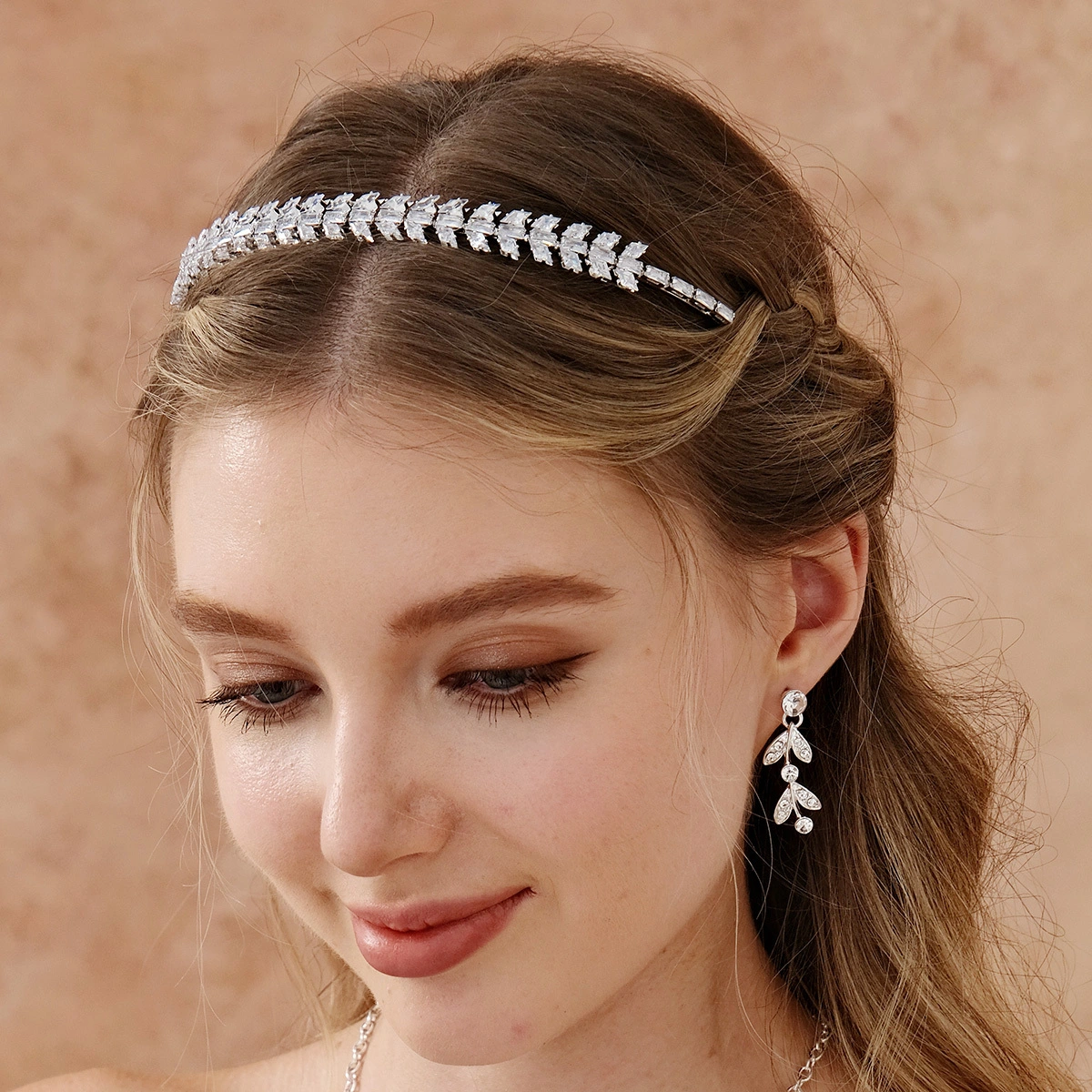 Exquisita diadema de circonitas para uso diario, accesorios para el cabello de niñas dulces y de moda, lujoso y brillante tocado nupcial para boda. 1
