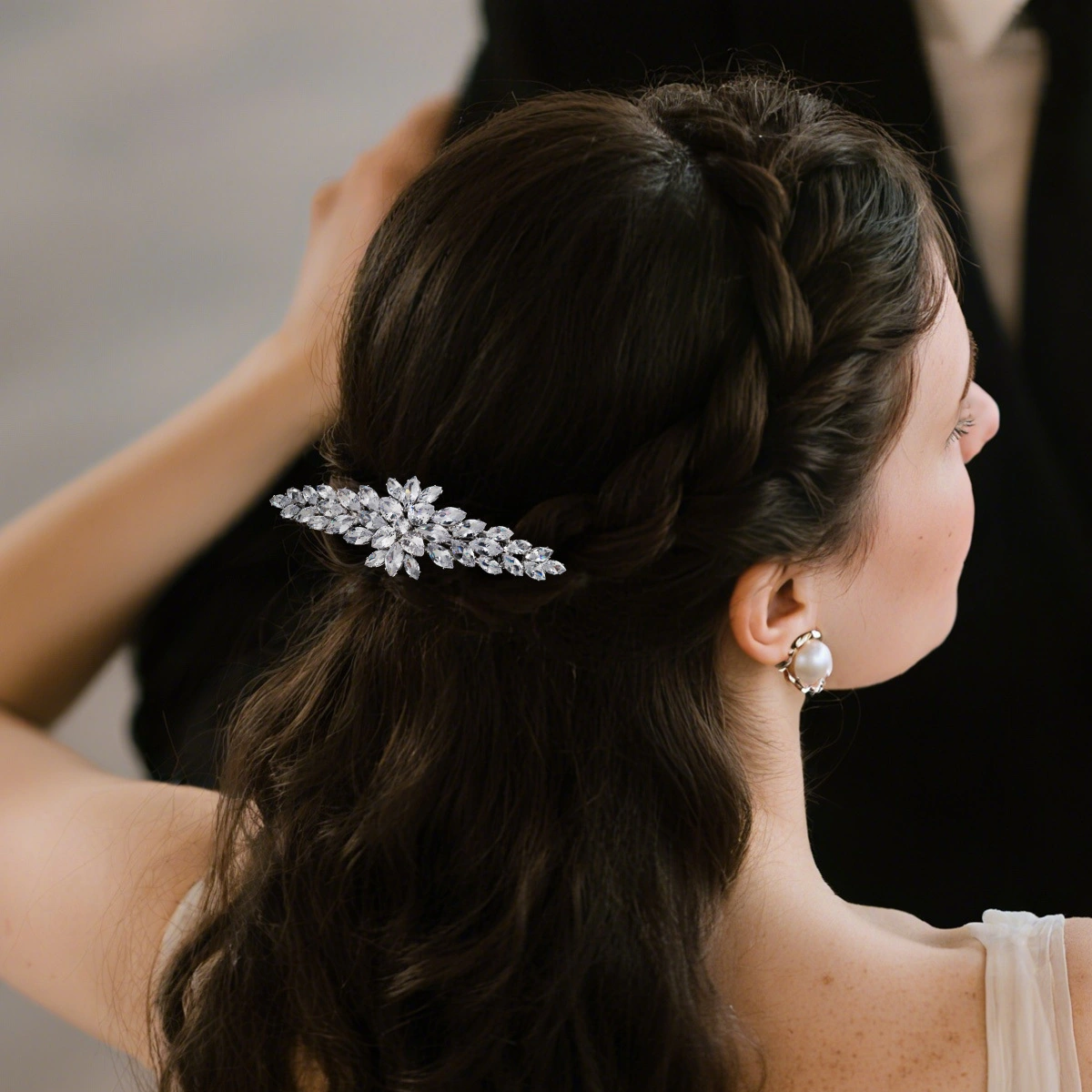 Exquisito tocado de circonita brillante de moda, nuevo estilo, pinzas para el cabello de uso diario, accesorios sencillos para el cabello de novia y boda. 1