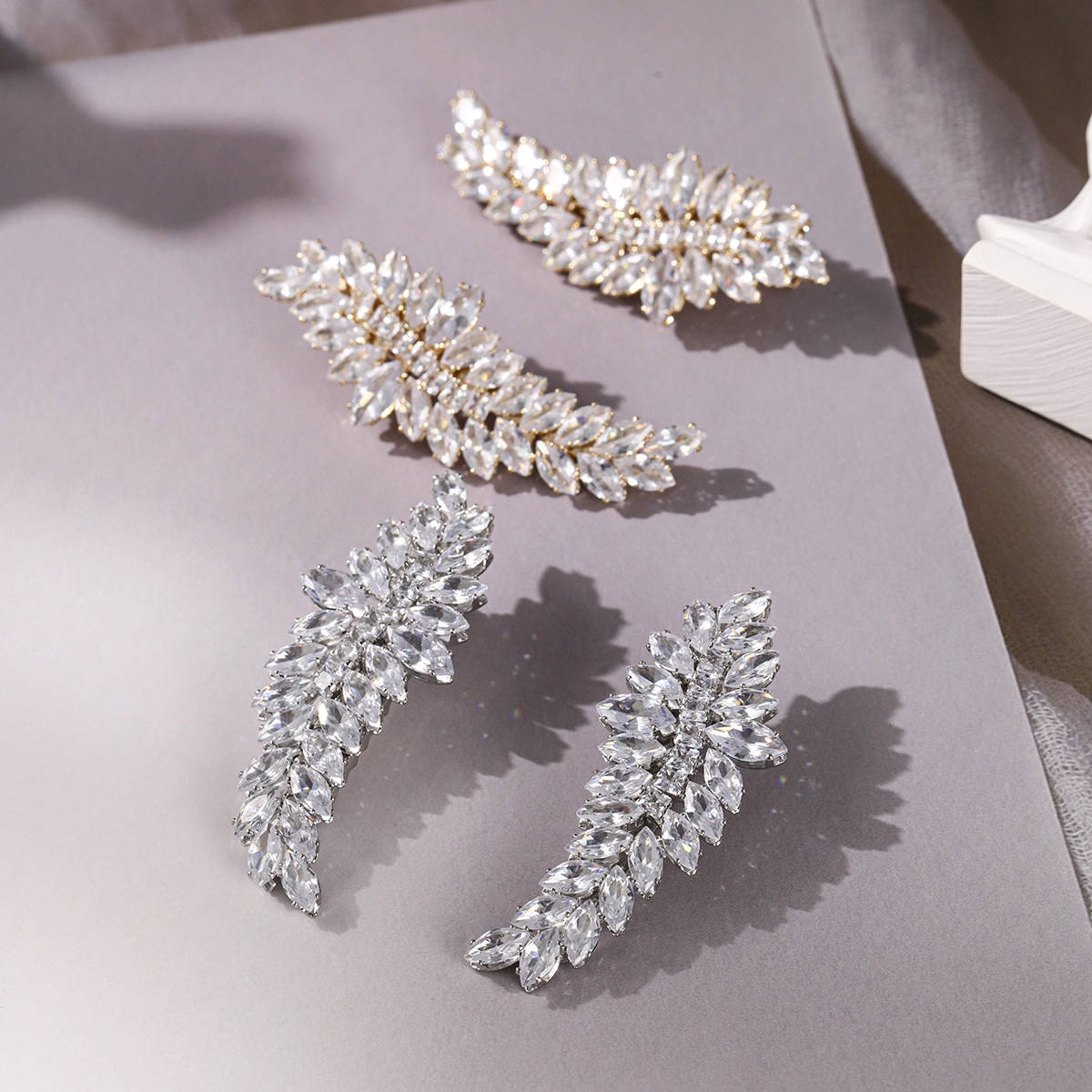 Juego de 2 pinzas para el pelo estilo europeo americano, ligeras y lujosas con circonitas, para niñas, con brillantes y brillantes, de cocodrilo. 1